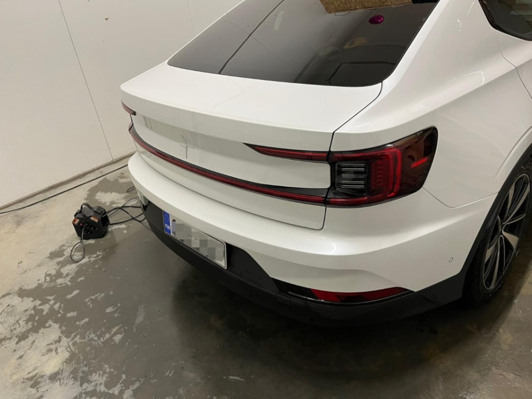 Glow Garage Jyväskyläinen autojenhoito yritys 3